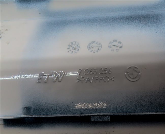 Thumbnail 6: 11-17 BMW X3 (F25) FUEL TANK DOOR LID COVER TRIM w/o HOUSING (White)