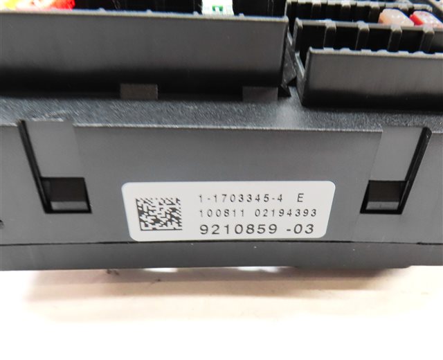 Thumbnail 5: 2011-2012 BMW X3 (F25) REAR TRUNK MOUNT POWER DISTRIBUTION RELAY FUSE BOX