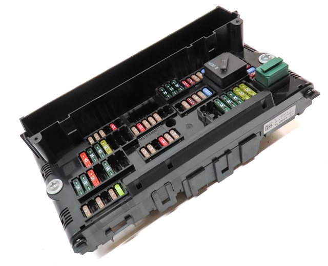 Thumbnail 3: 2012 BMW X3 (F25) 3.0L (N55) ENGINE FRONT POWER DISTRIBUTION FUSE RELAY BOX