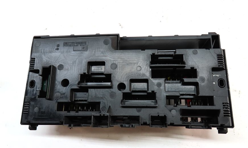 Thumbnail 4: 2012 BMW X3 (F25) 3.0L (N55) ENGINE FRONT POWER DISTRIBUTION FUSE RELAY BOX