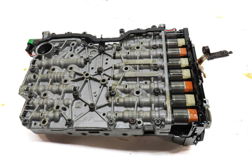 Thumbnail 5: 2011-2014 BMW X3 (F25) A/T 35iX 8HP-45 8 SPEED AUTOMATIC TRANSMISSION VALVE BODY