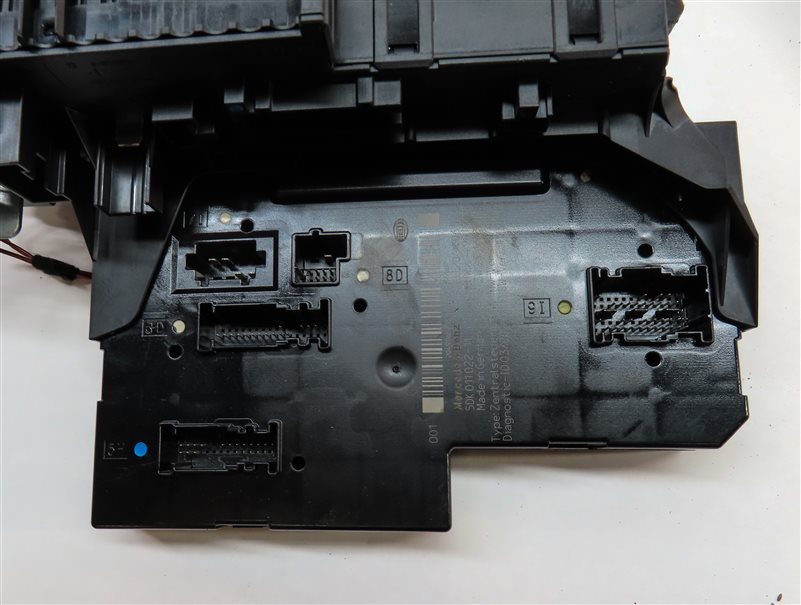 Thumbnail 4: 11-15 MERCEDES C250 C300 C350 (W204) REAR SIGNAL ACQUISITION CONTROL MODULE SAM