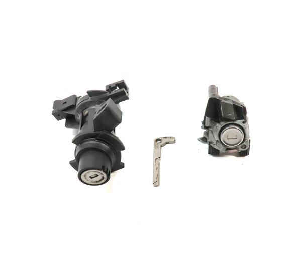 Thumbnail 2: 13 MERCEDES C250 W204 LEFT DRIVER DOOR HANDLE REAR TRUNK LOCK CYLINDER KEY SET/2