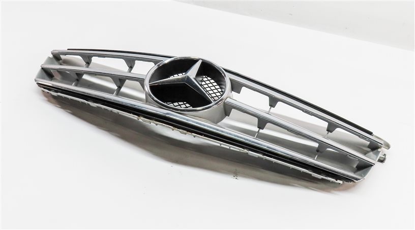 08-12 MERCEDES C-CLASS (W204) FRONT HOOD GRILLE AIR VENT TRIM (SPORT PACKAGE)