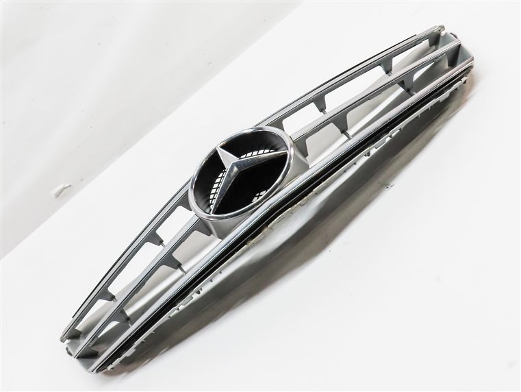 Thumbnail 3: 08-12 MERCEDES C-CLASS (W204) FRONT HOOD GRILLE AIR VENT TRIM (SPORT PACKAGE)