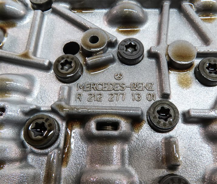 Thumbnail 7: 12-15 MERCEDES C250 C350 SLK250 SLK350 (W204) TRANSMISSION VALVE BODY BLOCK
