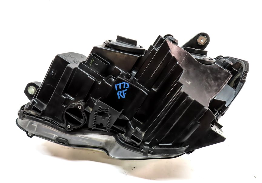 Thumbnail 6: 2012-2015 MERCEDES BENZ C250 C300 C350 (W204) RIGHT PASSENGER HALOGEN HEADLIGHT
