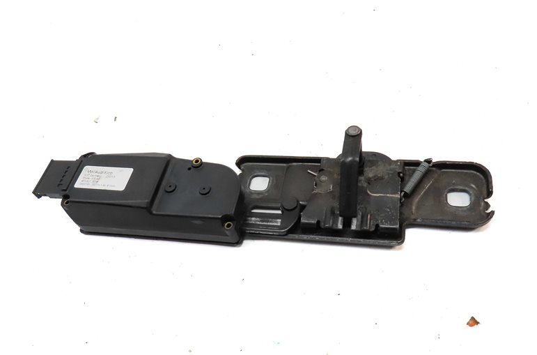 Thumbnail 2: 2013 AUDI Q7 (4L) REAR TRUNK TAILGATE LIFTGATE HATCH LID STRIKER PLATE ACTUATOR