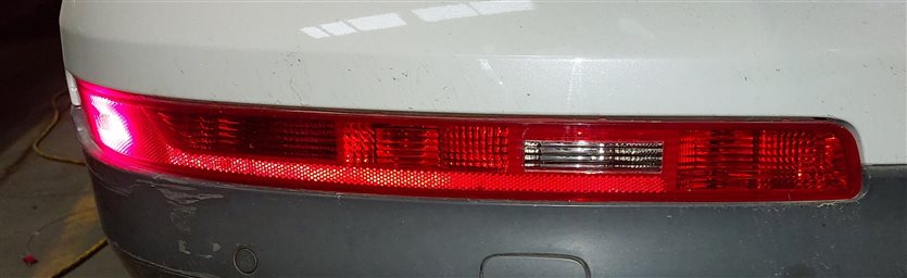Thumbnail 2: 2007-2015 AUDI Q7 (4L) REAR LEFT DRIVER BUMPER LOWER TAILLIGHT LIGHT LAMP