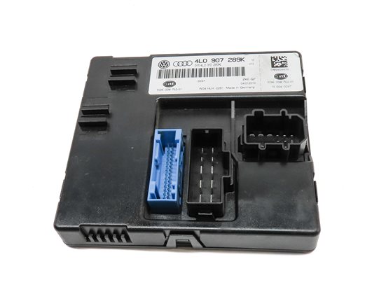 Thumbnail 2: 2008 / 2013 AUDI Q7 (4L) TRUNK MOUNTED COMFORT CONTROL MODULE