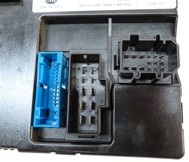 Thumbnail 4: 2008 / 2013 AUDI Q7 (4L) TRUNK MOUNTED COMFORT CONTROL MODULE