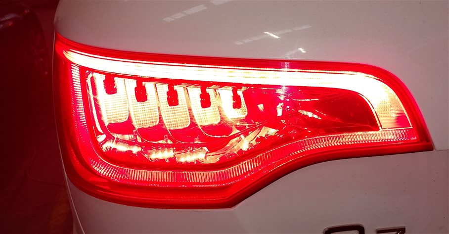 Thumbnail 2: 2010-2015 AUDI Q7 (4L) REAR LEFT DRIVER TAILLIGHT BRAKE LIGHT LAMP (LED)