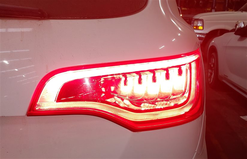Thumbnail 2: 2010-2015 AUDI Q7 (4L) REAR RIGHT PASSENGER TAILLIGHT BRAKE LIGHT LAMP (LED)