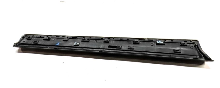 Thumbnail 5: 10-15 AUDI Q7 4L FRONT RIGHT PASSENGER LOWER DOOR TRIM MOULDING w/o SLINE BLACK