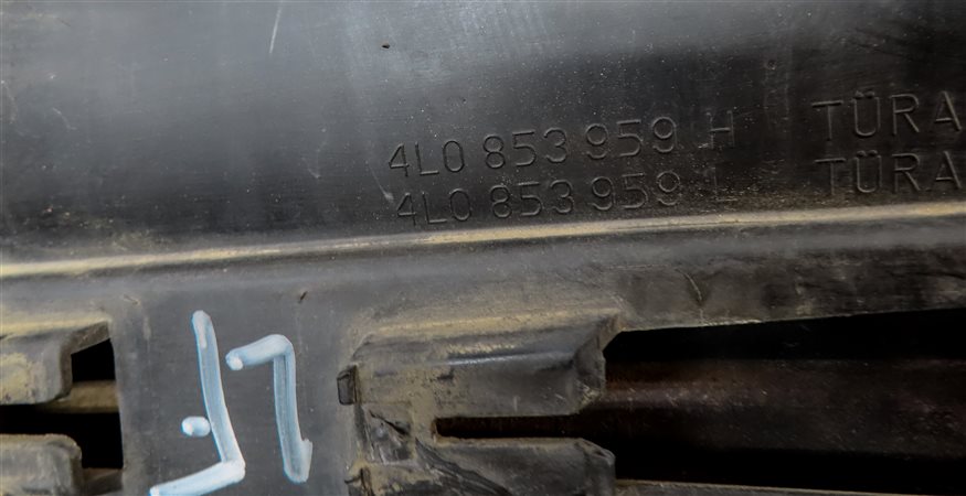 Thumbnail 8: 10-15 AUDI Q7 4L FRONT LEFT DRIVER LOWER DOOR TRIM MOULDING w/out SLINE (BLACK)