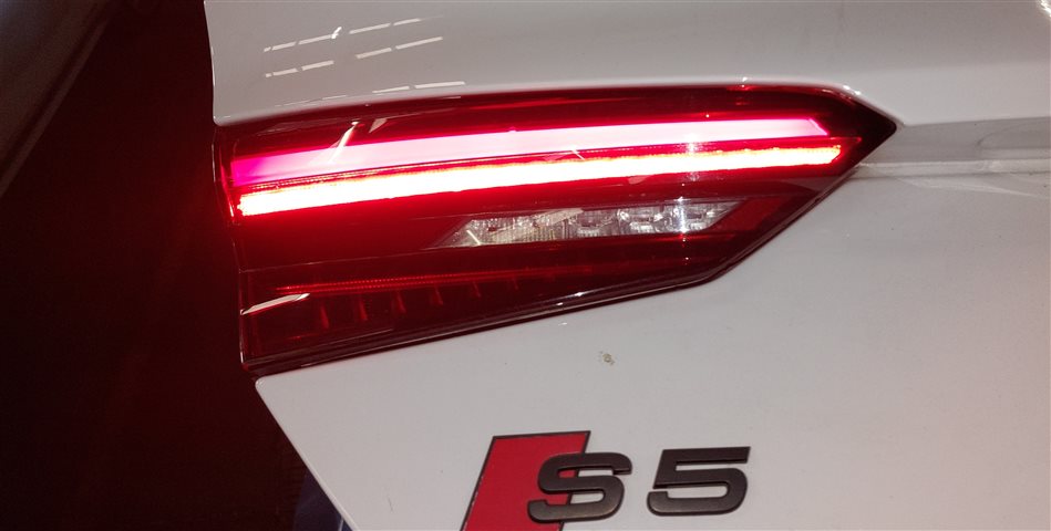 Thumbnail 2: 18-19 AUDI A5 S5 RS5 COUPE SPORTBACK CONVERTIBLE REAR LEFT INNER TAILLIGHT (LED)