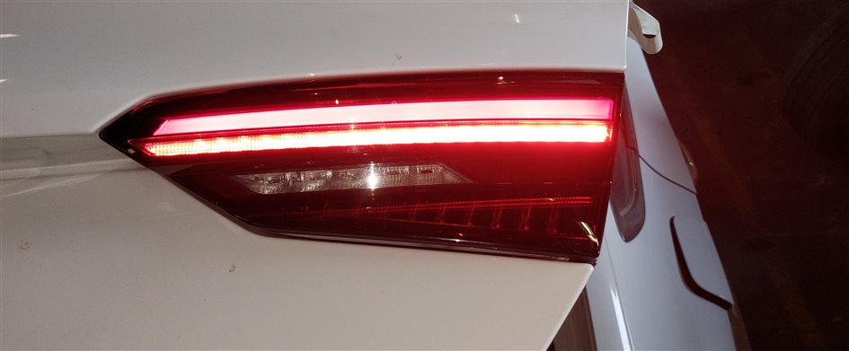 Thumbnail 2: 18-19 AUDI A5 S5 RS5 COUPE SPORTBACK CONVERTIBLE REAR RIGHT INNER TAILLIGHT LED