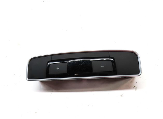 Thumbnail 2: 2019 AUDI S5 (B9) FRONT CENTER DASH CLIMATE CONTROL TEMPERATURE SELECT BUTTONS