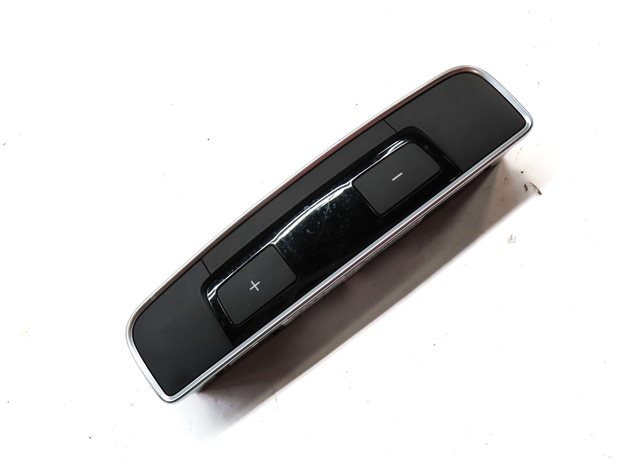 Thumbnail 3: 2019 AUDI S5 (B9) FRONT CENTER DASH CLIMATE CONTROL TEMPERATURE SELECT BUTTONS
