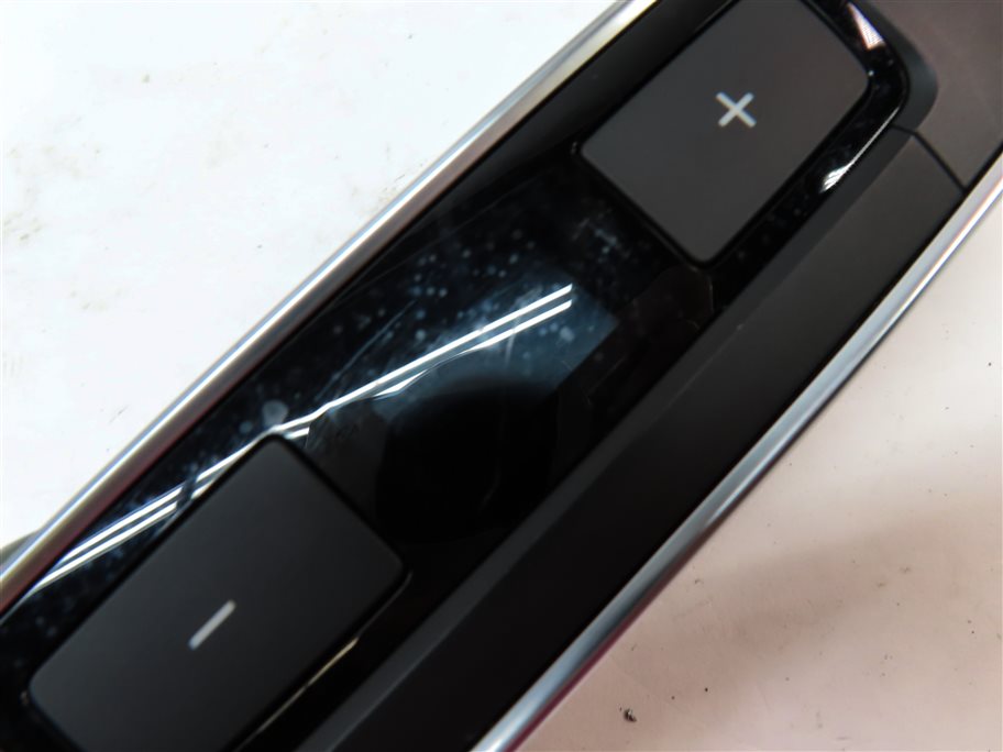 Thumbnail 7: 2019 AUDI S5 (B9) FRONT CENTER DASH CLIMATE CONTROL TEMPERATURE SELECT BUTTONS