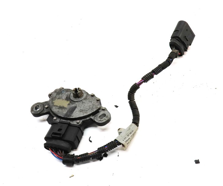 Thumbnail 2: 2004 PORSCHE CAYENNE (955) 4.5L M48 NON-TURBO ENGINE NEUTRAL SAFETY SWITCH
