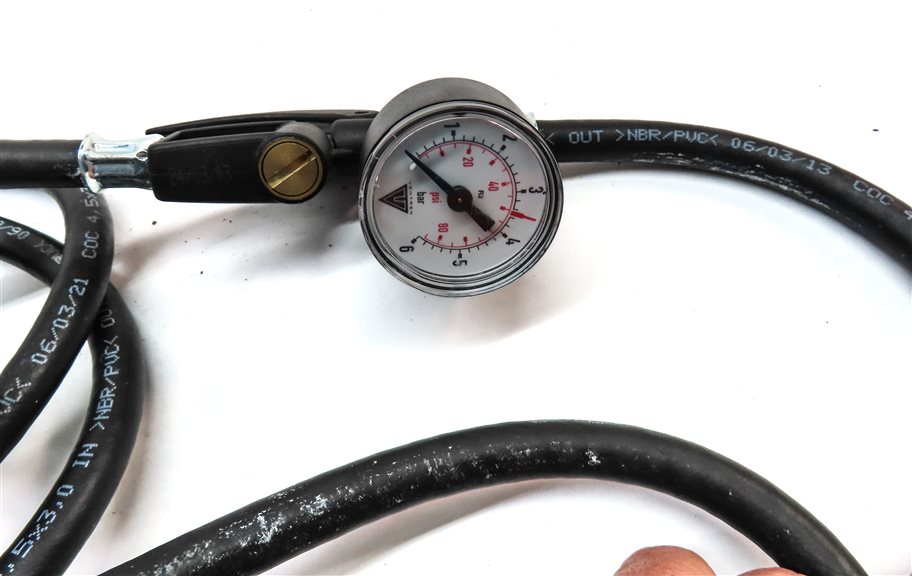 Thumbnail 5: 2004 PORSCHE CAYENNE (955) AIR SUSPSENSION COMPRESSOR FILLER HOSE w/ GAUGE