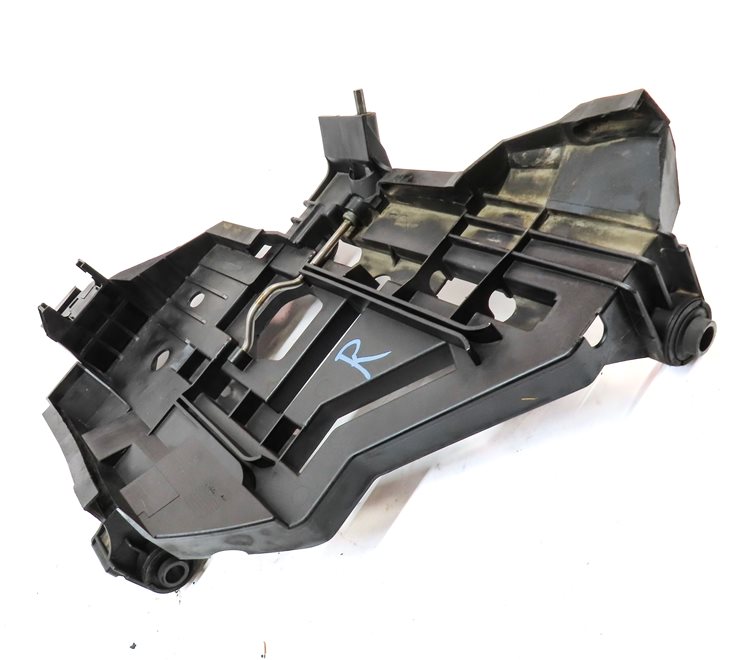 Thumbnail 3: 2004 PORSCHE CAYENNE (955) FRONT RIGHT PASSENGER HEADLIGHT LAMP MOUNT BRACKET