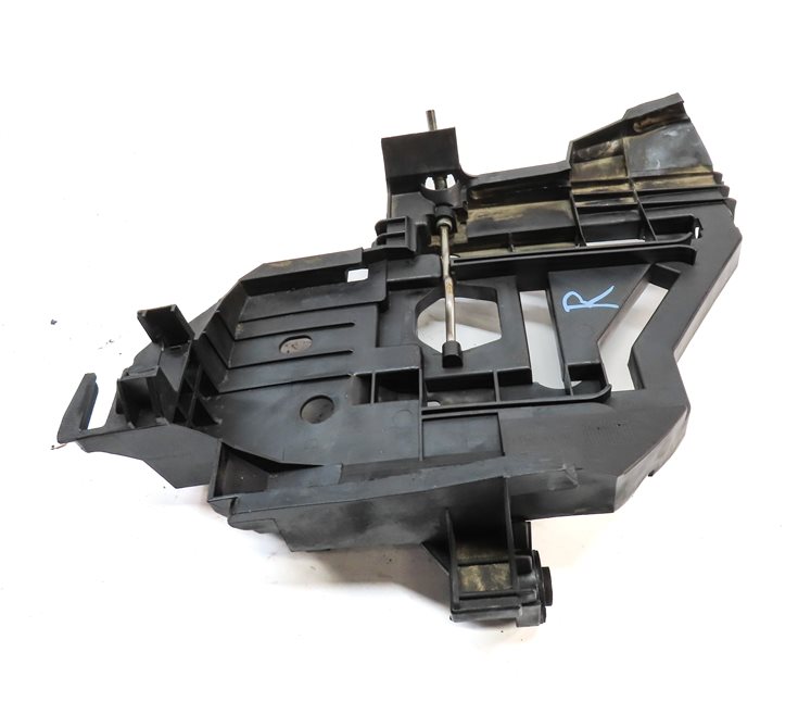 Thumbnail 4: 2004 PORSCHE CAYENNE (955) FRONT RIGHT PASSENGER HEADLIGHT LAMP MOUNT BRACKET