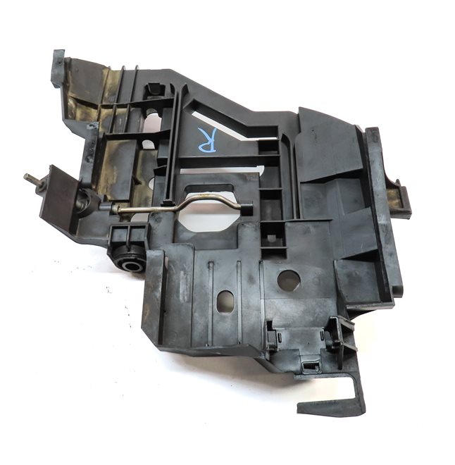 Thumbnail 5: 2004 PORSCHE CAYENNE (955) FRONT RIGHT PASSENGER HEADLIGHT LAMP MOUNT BRACKET