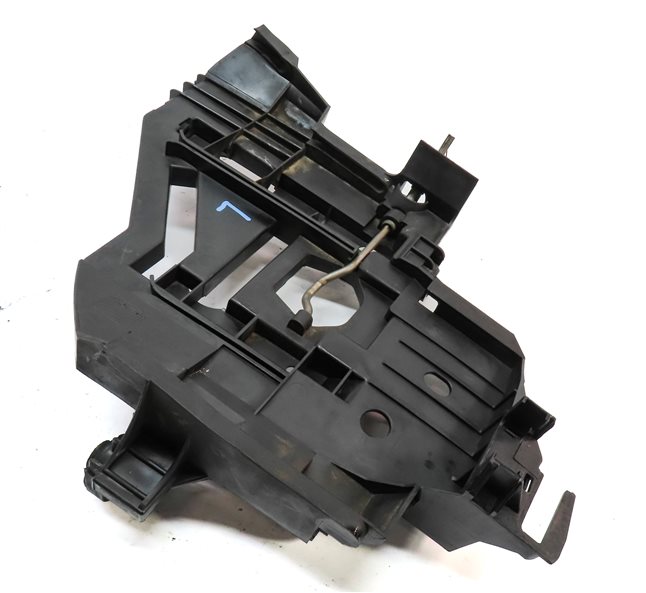 Thumbnail 1: 2004 PORSCHE CAYENNE (955) FRONT LEFT DRIVER HEADLIGHT LAMP MOUNT BRACKET