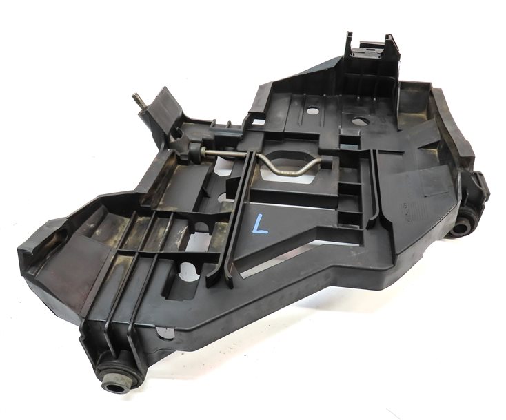 Thumbnail 4: 2004 PORSCHE CAYENNE (955) FRONT LEFT DRIVER HEADLIGHT LAMP MOUNT BRACKET