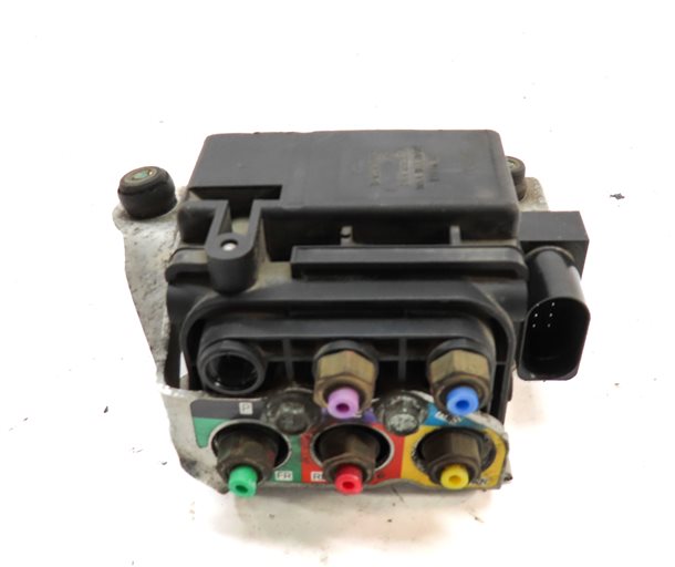 Thumbnail 4: 2004 PORSCHE CAYENNE (955) AIR SUSPENSION CONTROL VALVE BLOCK