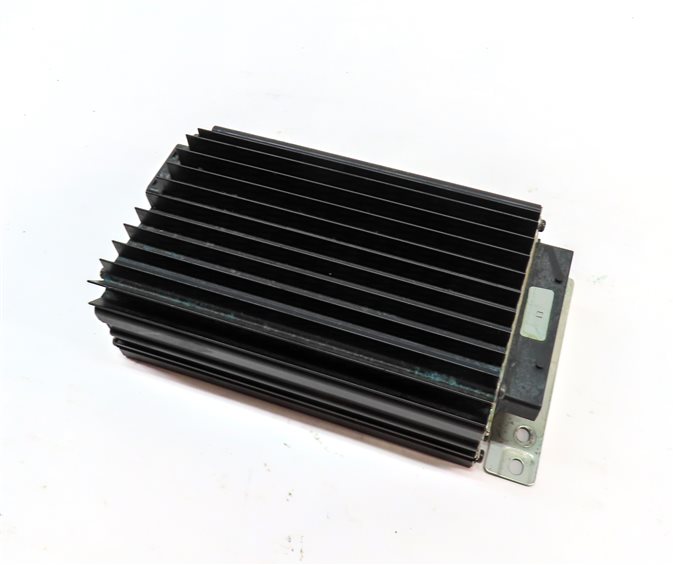 Thumbnail 1: 2004 PORSCHE CAYENNE (955) RADIO STEREO SPEAKER AMPLIFIER (BOSE)