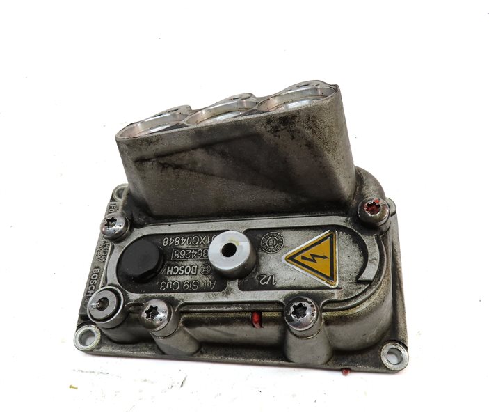 Thumbnail 5: 2015 PORSCHE CAYENNE HYBRID (958) HIGH VOLTAGE BATTERY CONNECTOR HOUSING