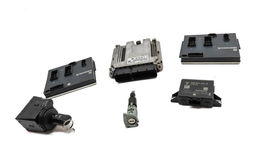Thumbnail 2: 2015 PORSCHE CAYENNE HYBRID (958) 3.0L ENGINE ECM BCM IMMOBILIZER MODULE KEY SET