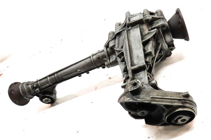 Thumbnail 2: 11-18 PORSCHE CAYENNE (958) 3.0L FRONT DIFFERENTIAL GEAR CARRIER w/ OUTPUT SHAFT