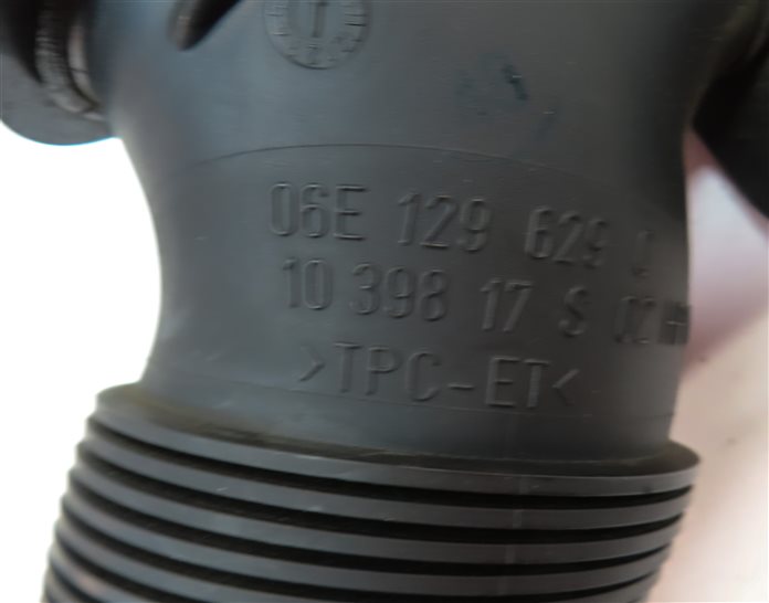 Thumbnail 7: 2013 AUDI S4 (B8 8K) 3.0L SUPER (CGXC) ENGINE AIR INTAKE HOSE PIPE DUCT