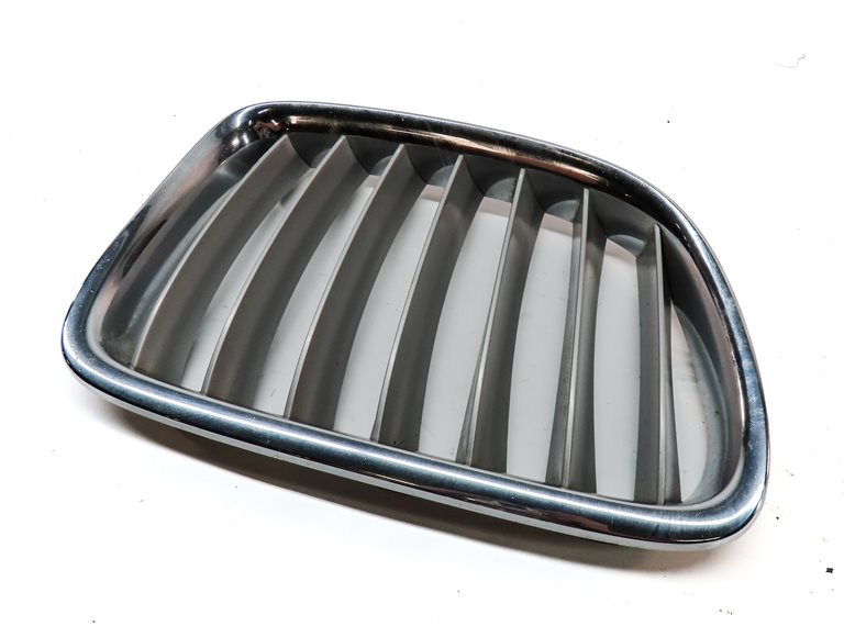 Thumbnail 1: 2013-2015 BMW X1 E84 FRONT RIGHT PASSENGER UPPER HOOD KIDNEY VENT GRILLE  X-LINE