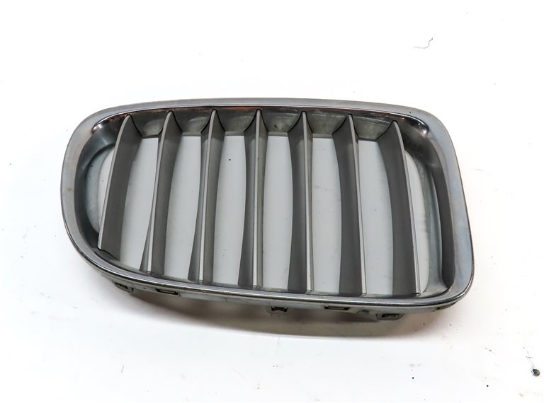 Thumbnail 4: 2013-2015 BMW X1 E84 FRONT RIGHT PASSENGER UPPER HOOD KIDNEY VENT GRILLE  X-LINE
