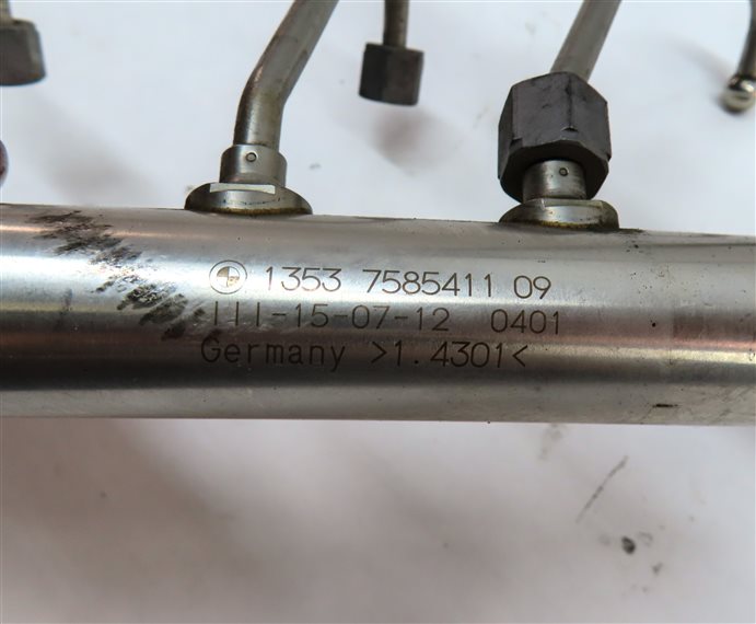 Thumbnail 6: 2013 BMW X1 (E84) 2.0L (N20) ENGINE MOTOR FUEL RAIL w/ PRESSURE SENSOR & LINES
