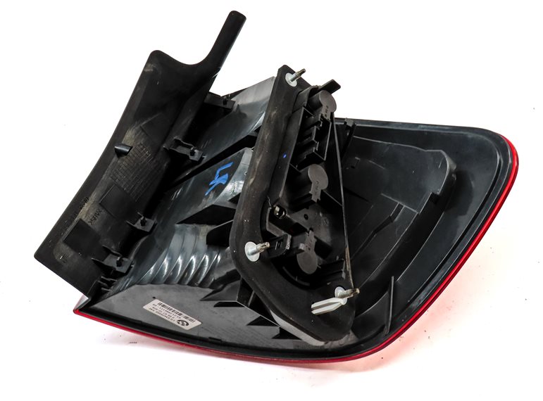 Thumbnail 6: 2012-2015 BMW X1 (E84) LEFT DRIVER REAR OUTER TAILLIGHT BRAKE LIGHT LAMP