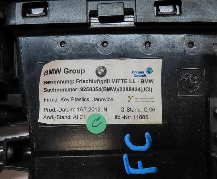 Thumbnail 6: 2013 BMW X1 (E84) FRONT CENTER DASH HEAT AIR AC HVAC DUAL VENT (Black)