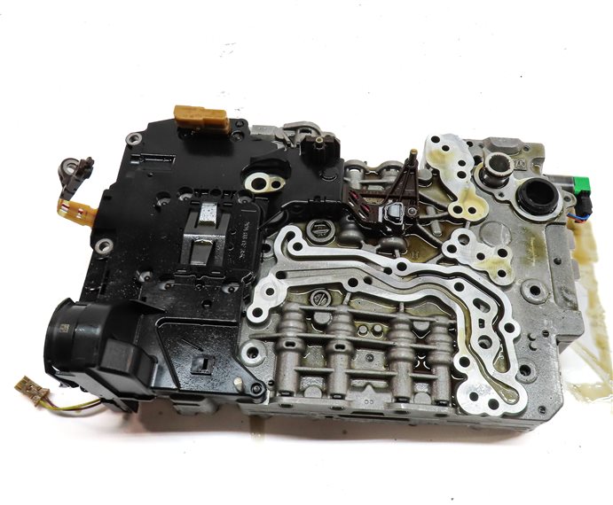 Thumbnail 4: 2013 BMW X1 (E84) 2.0L RWD 8HP45 AUTOMATIC TRANSMISSION VALVE BODY