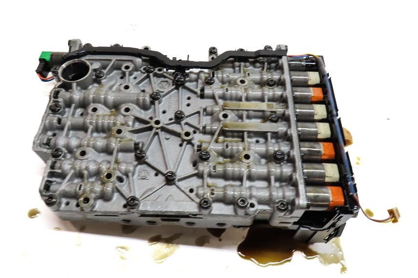 Thumbnail 6: 2013 BMW X1 (E84) 2.0L RWD 8HP45 AUTOMATIC TRANSMISSION VALVE BODY