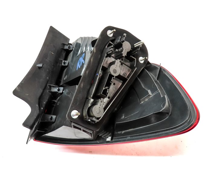 Thumbnail 6: 2012-2015 BMW X1 (E84) RIGHT PASSENGER REAR OUTER TAILLIGHT BRAKE LIGHT LAMP