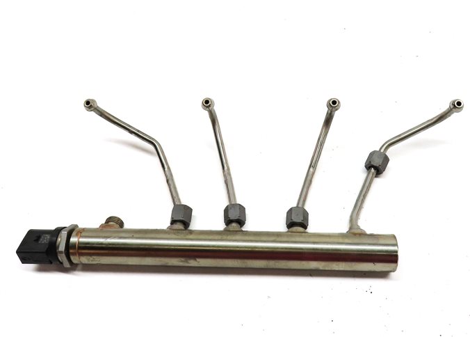 Thumbnail 5: 2017 BMW X3 (F25) 2.0L (N20) ENGINE FUEL RAIL w/ PRESSURE SENSOR & LINES