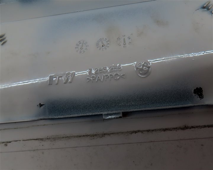 Thumbnail 6: 11-17 BMW X3 (F25) FUEL TANK DOOR LID COVER TRIM w/o HOUSING (White)