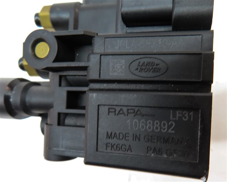 Thumbnail 6: 2016 RANGE ROVER SPORT (L494) AIR SUSPENSION TRANSFER RELIEF VALVE BLOCK