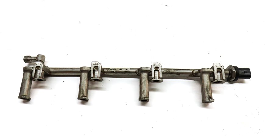 Thumbnail 4: 2016 RANGE ROVER SPORT (L494) 5.0L SUPER ENGINE FUEL RAIL w/ PRESSURE SENSOR