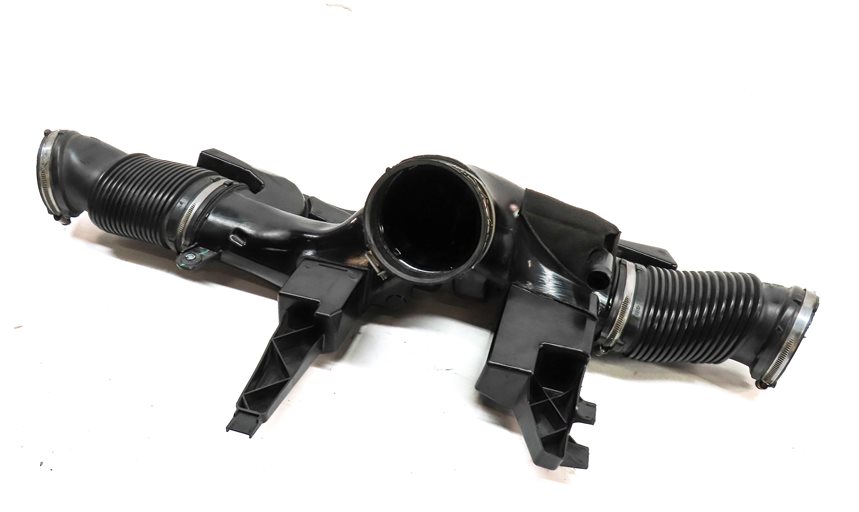 Thumbnail 1: 2016 RANGE ROVER SPORT (L494) 5.0L SUPER ENGINE AIR INTAKE HOSE PIPE ASSEMBLY